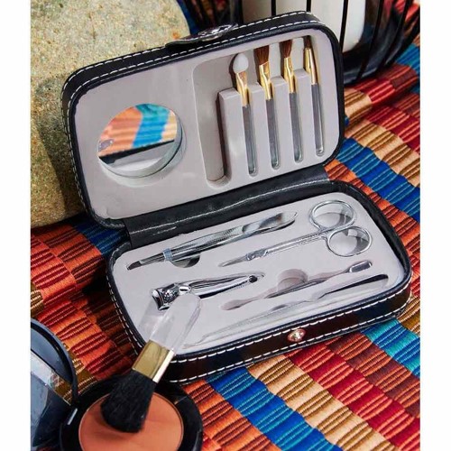 SET DE MANICURE Y BROCHAS YOUNG