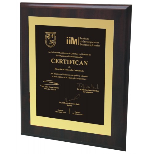 RECONOCIMIENTO JUMBO 38 X 46 CM CON BASE EN MDF COLOR CAOBA CON PLACA DE ALUMINIO IMPRESA EN SISTEMA SHINE COLOR